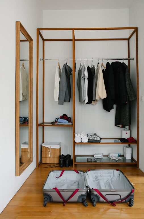 How to Store Seasonal Clothes Efficiently for a Clutter-Free Closet